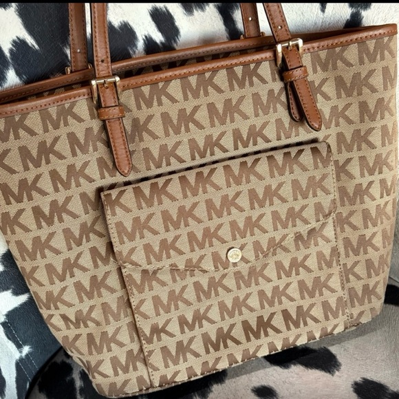 Michael Kors Handbags - Michael Kors Khaki Tote